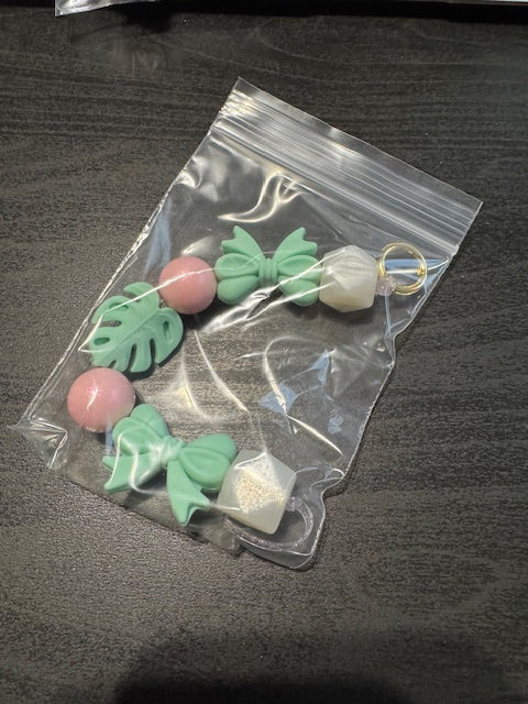 Silicone Monstera Leaf/Bow Keychain